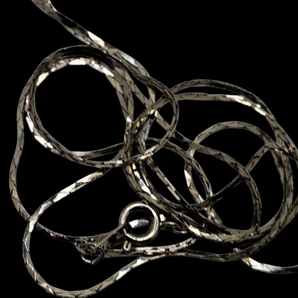 Elegant Silver Heart Pendant Necklace - Picture 13 of 14